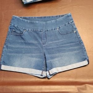 NWOT Time and Tru pull on Denim Shorts size M